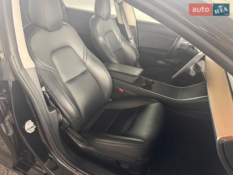 Седан Tesla Model 3 2018 в Киеве