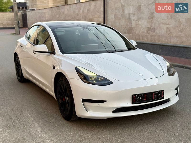 Седан Tesla Model 3 2022 в Києві