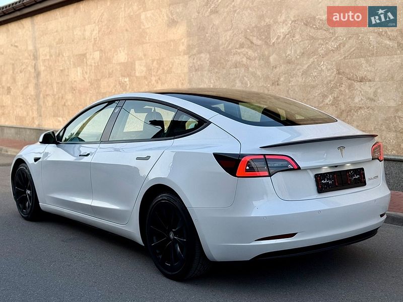 Седан Tesla Model 3 2022 в Києві