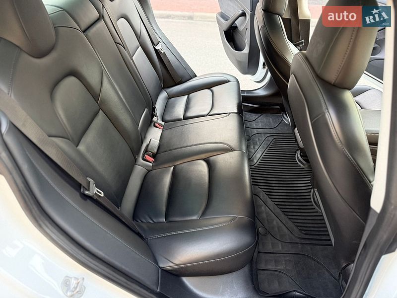 Седан Tesla Model 3 2022 в Києві