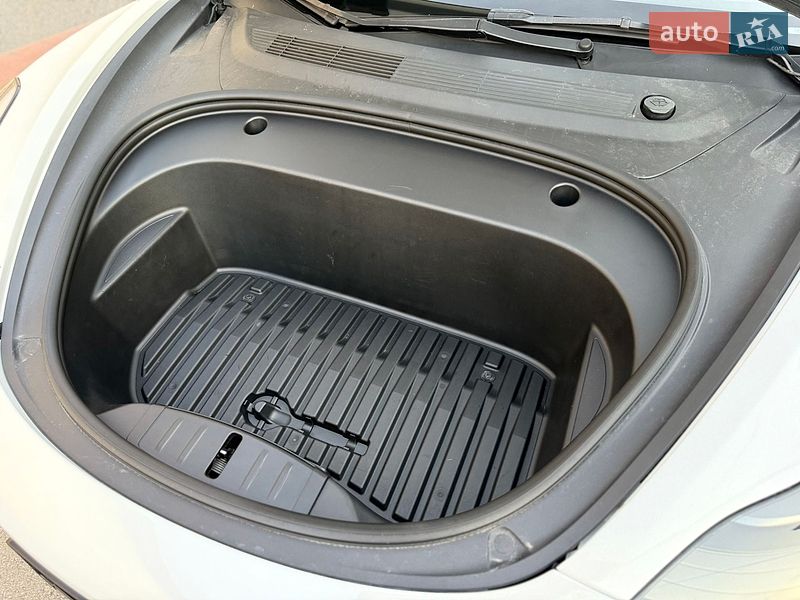 Седан Tesla Model 3 2022 в Києві