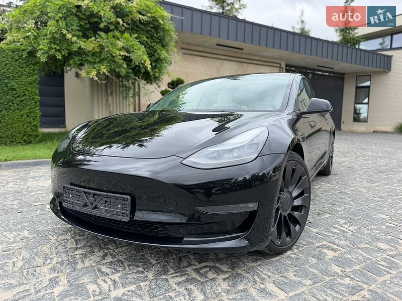 Седан Tesla Model 3 2022 в Львові
