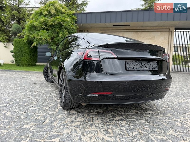Седан Tesla Model 3 2022 в Львові