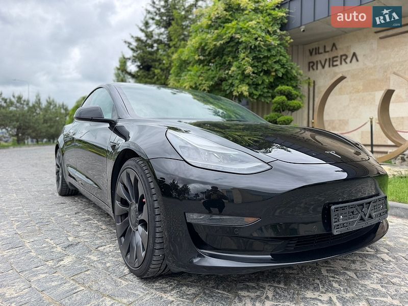 Седан Tesla Model 3 2022 в Львові