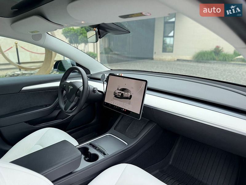 Седан Tesla Model 3 2022 в Львові