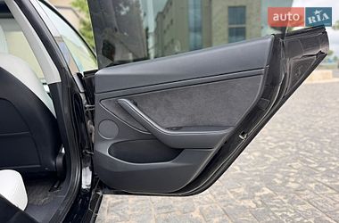 Седан Tesla Model 3 2022 в Львові