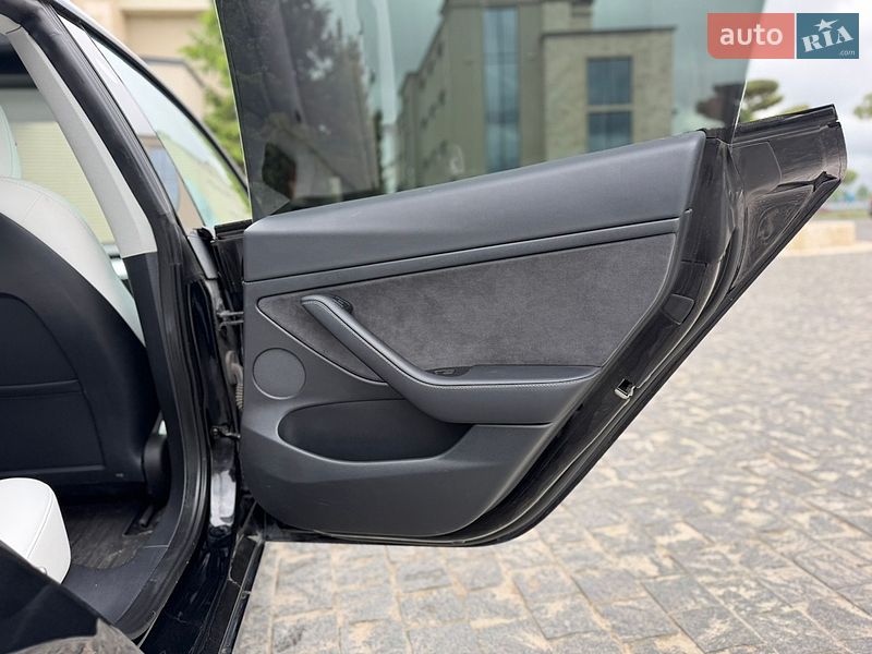 Седан Tesla Model 3 2022 в Львові