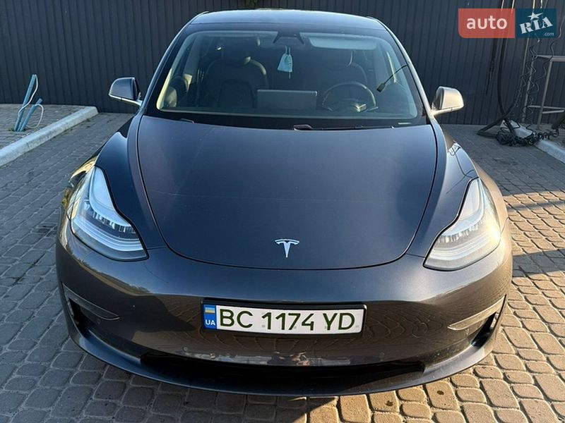 Седан Tesla Model 3 2020 в Львове