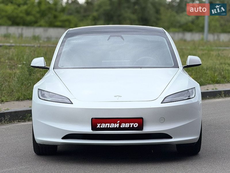 Седан Tesla Model 3 2025 в Києві