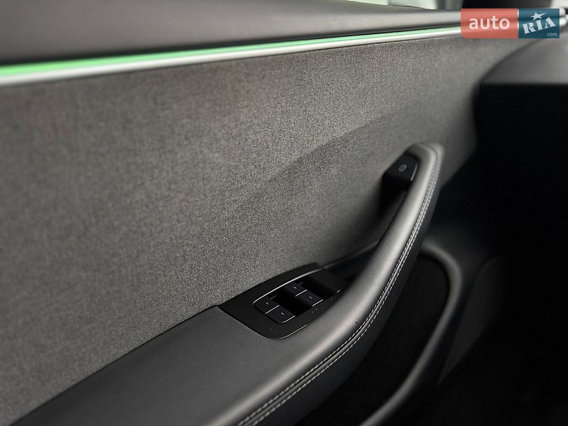 Седан Tesla Model 3 2025 в Києві