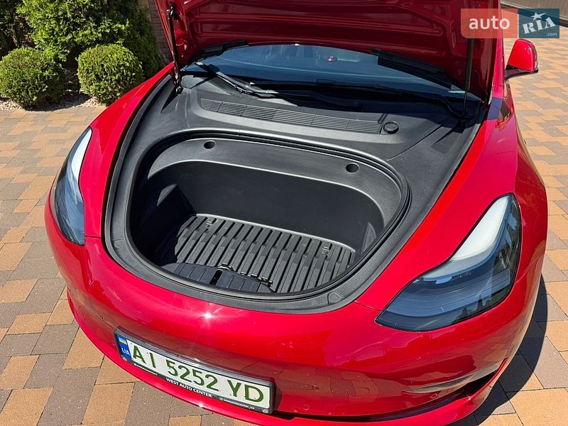 Седан Tesla Model 3 2022 в Барышевке