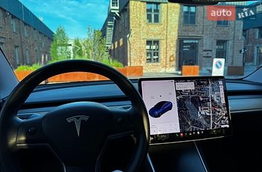 Седан Tesla Model 3 2019 в Львові