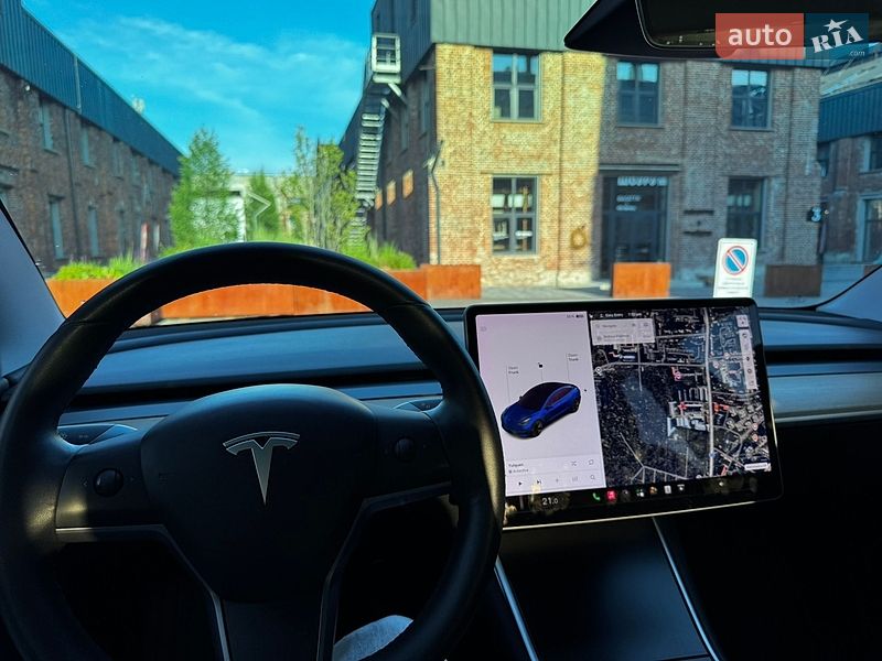 Седан Tesla Model 3 2019 в Львові