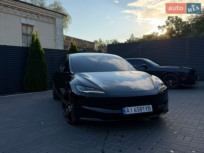 Седан Tesla Model 3 2024 в Черкассах