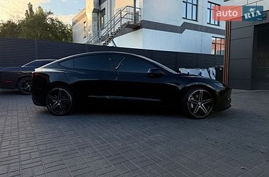 Седан Tesla Model 3 2024 в Черкассах