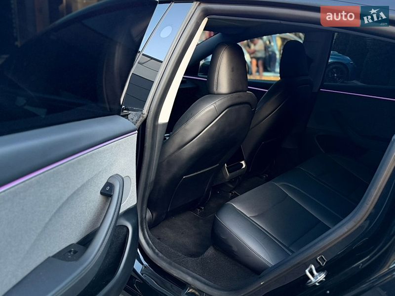 Седан Tesla Model 3 2024 в Черкассах