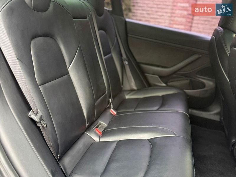 Седан Tesla Model 3 2021 в Луцьку
