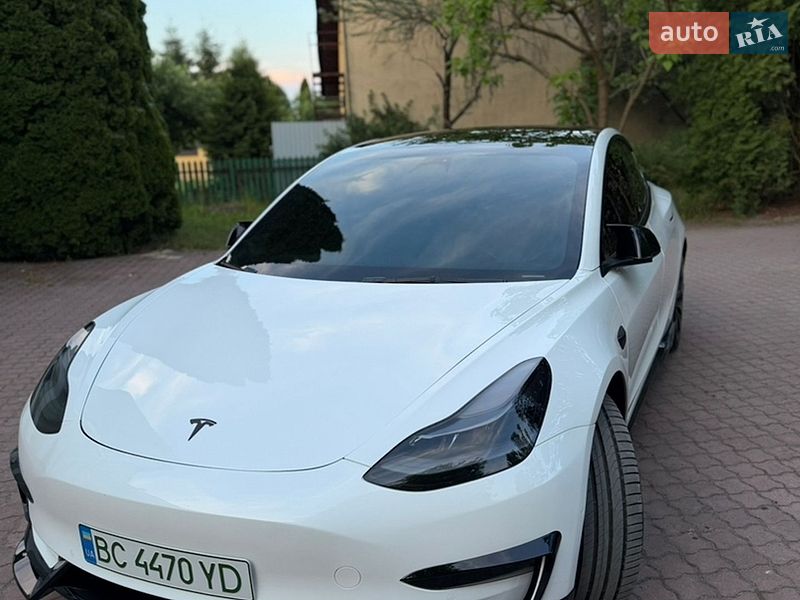 Седан Tesla Model 3 2022 в Львове