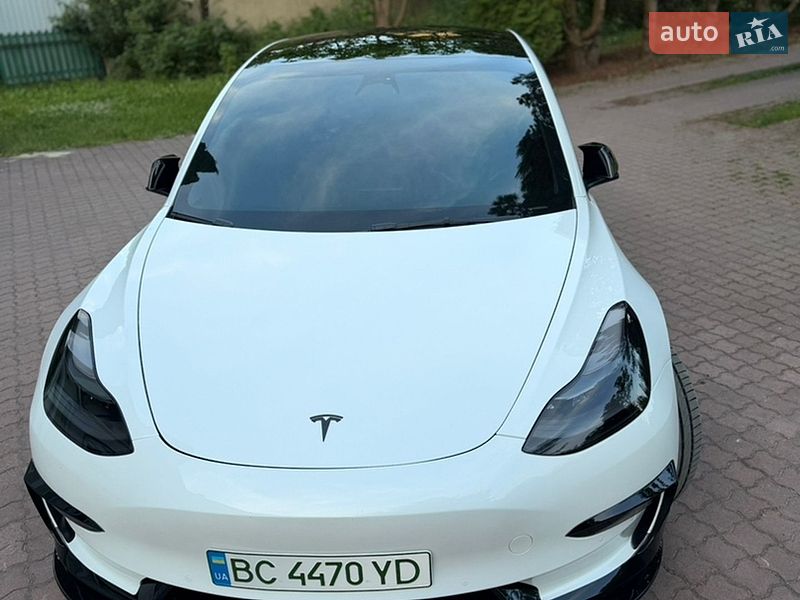 Седан Tesla Model 3 2022 в Львове