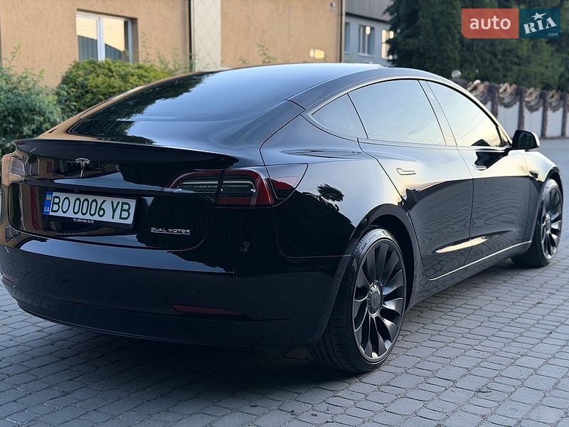Седан Tesla Model 3 2022 в Тернополе