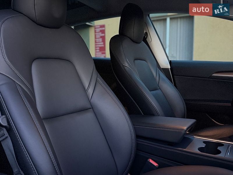 Седан Tesla Model 3 2022 в Тернополе