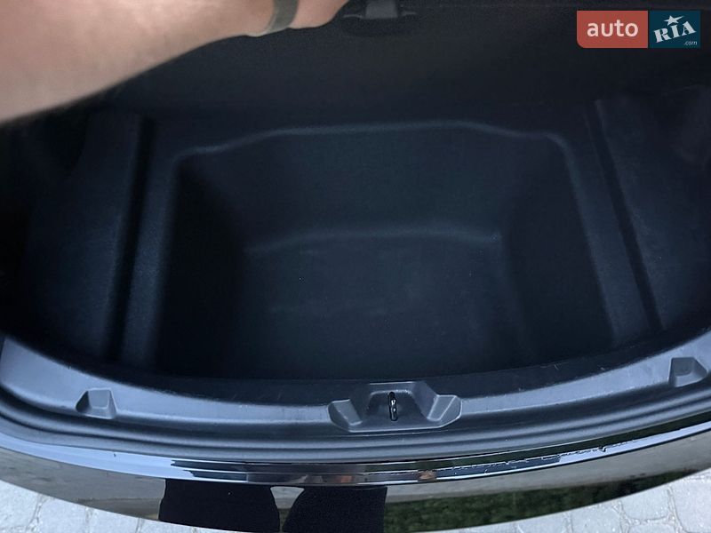 Седан Tesla Model 3 2022 в Тернополе