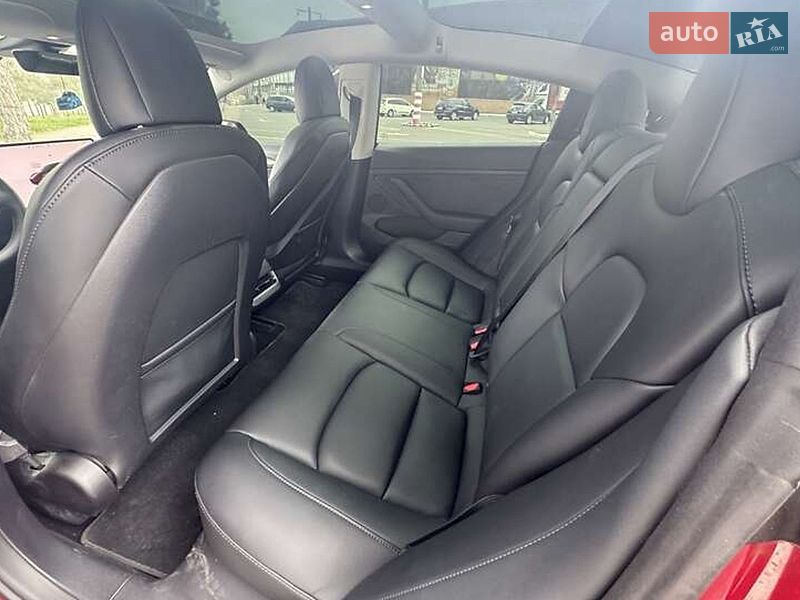 Седан Tesla Model 3 2022 в Ужгороде