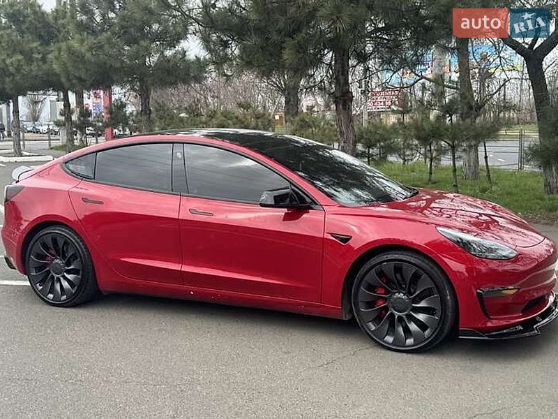 Седан Tesla Model 3 2022 в Ужгороде