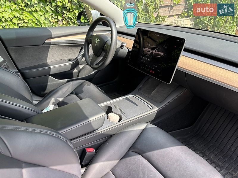 Седан Tesla Model 3 2023 в Одессе