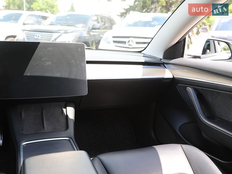 Седан Tesla Model 3 2021 в Харкові