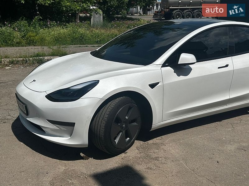 Седан Tesla Model 3 2021 в Первомайске