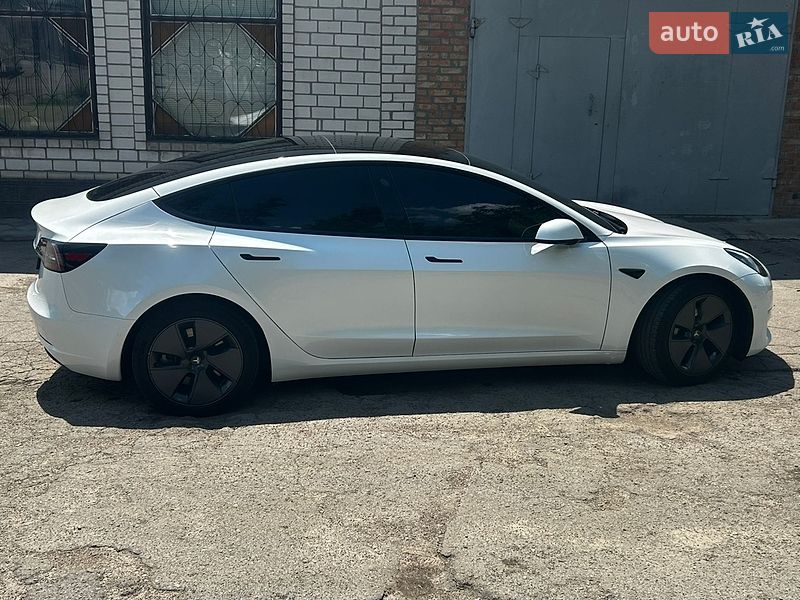 Седан Tesla Model 3 2021 в Первомайске