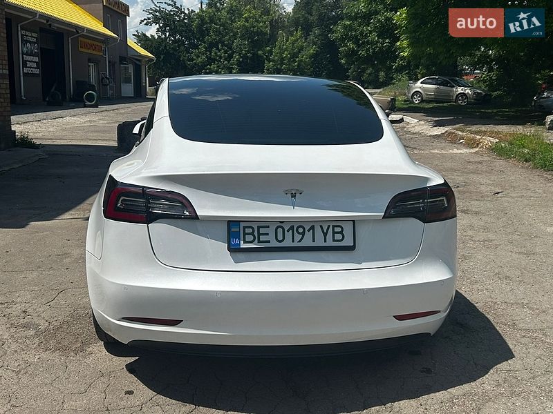 Седан Tesla Model 3 2021 в Первомайске