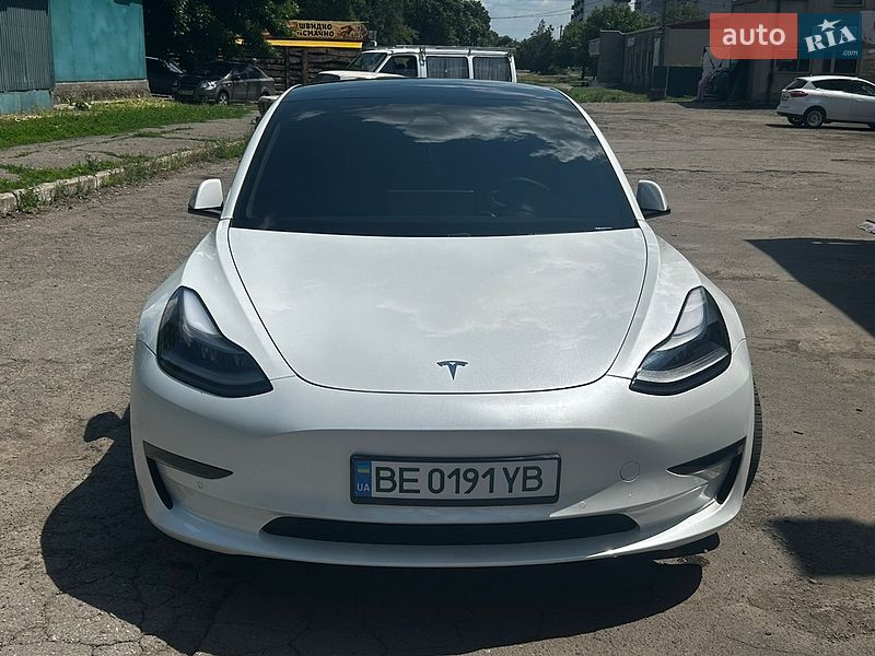 Седан Tesla Model 3 2021 в Первомайске