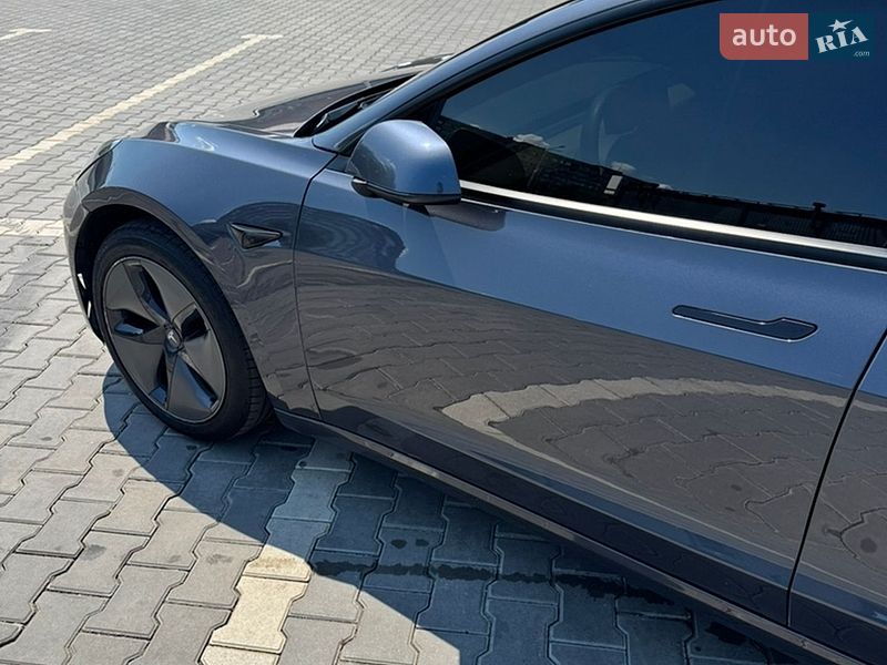 Седан Tesla Model 3 2021 в Кривому Розі