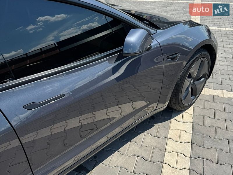 Седан Tesla Model 3 2021 в Кривому Розі