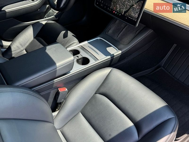Седан Tesla Model 3 2021 в Кривому Розі