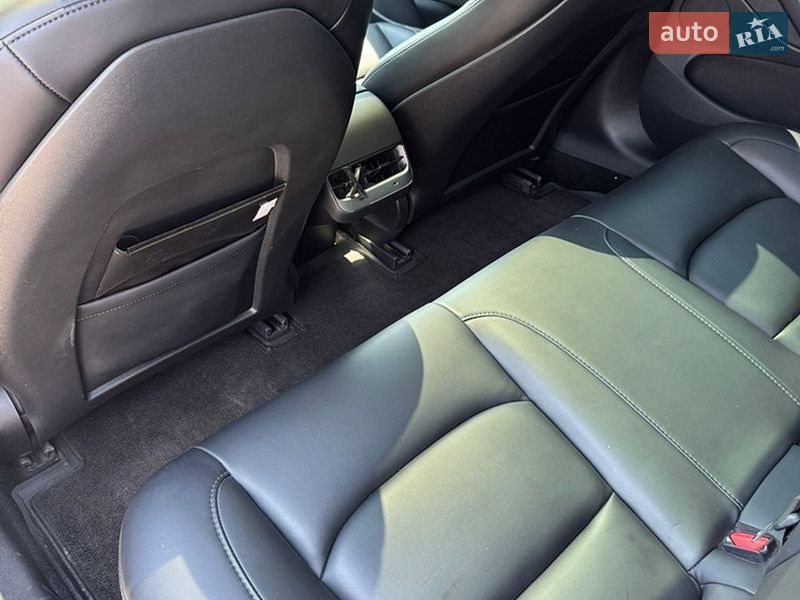 Седан Tesla Model 3 2021 в Кривому Розі