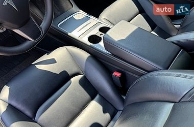 Седан Tesla Model 3 2021 в Кривому Розі