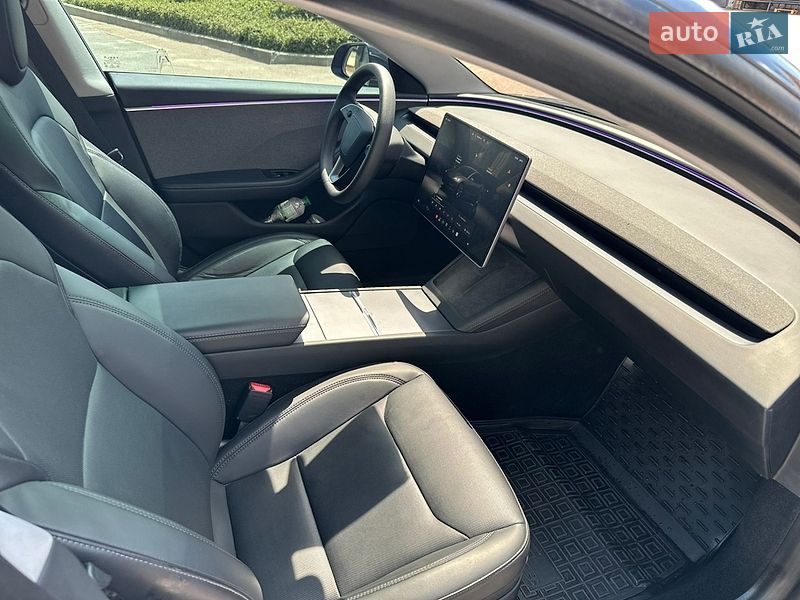 Седан Tesla Model 3 2024 в Бердичеве