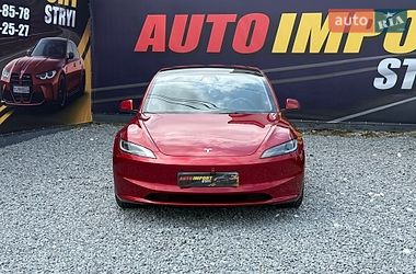 Седан Tesla Model 3 2024 в Стрию