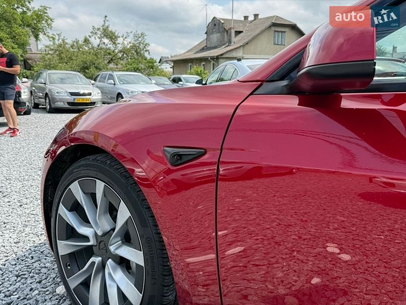 Седан Tesla Model 3 2024 в Стрию