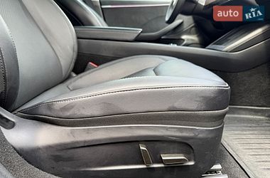 Седан Tesla Model 3 2024 в Стрию