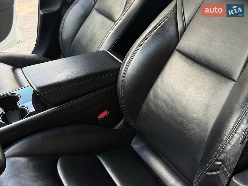 Седан Tesla Model 3 2020 в Хмельницком