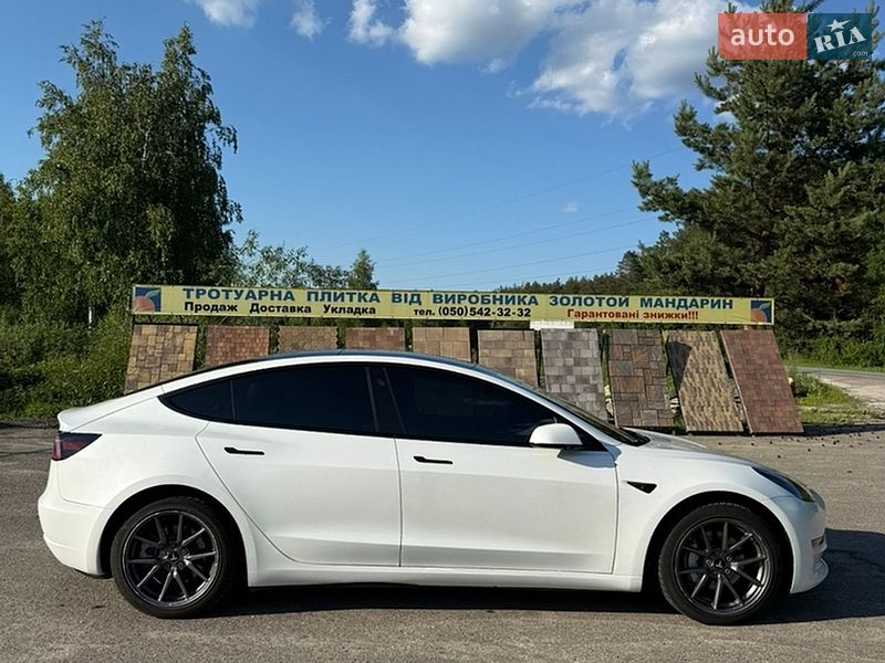 Седан Tesla Model 3 2022 в Михайлівці-Рубежівці