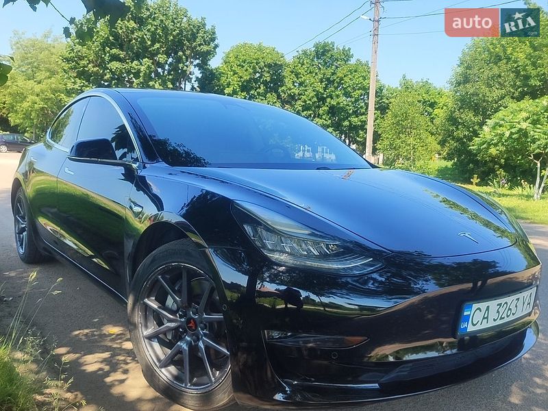 Седан Tesla Model 3 2019 в Черкассах
