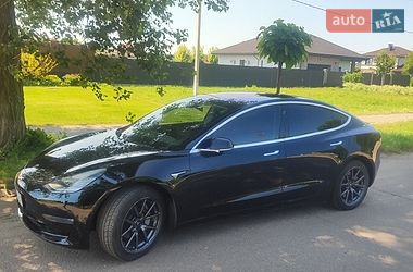 Седан Tesla Model 3 2019 в Черкассах