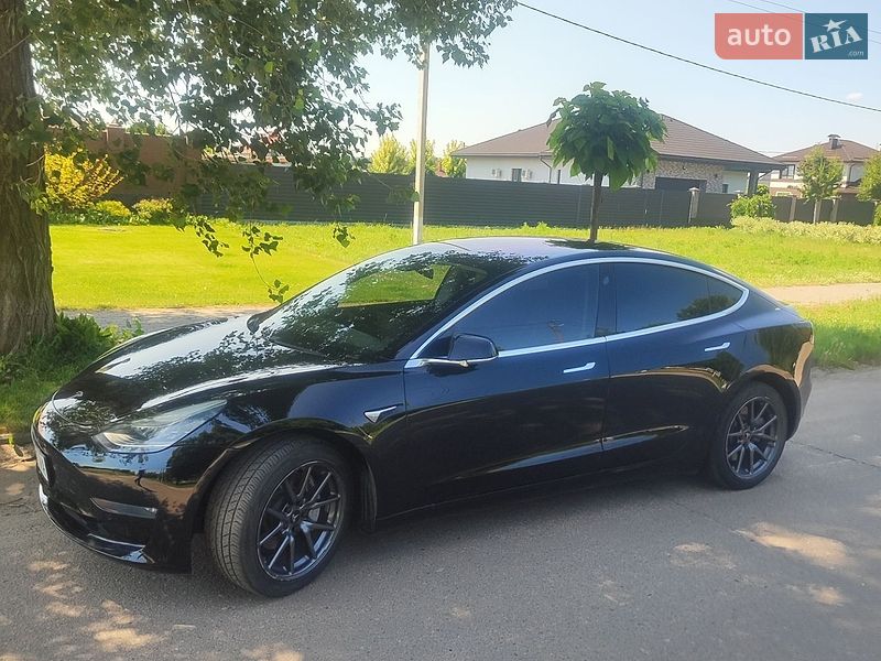 Седан Tesla Model 3 2019 в Черкассах