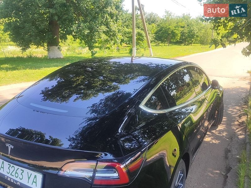 Седан Tesla Model 3 2019 в Черкассах