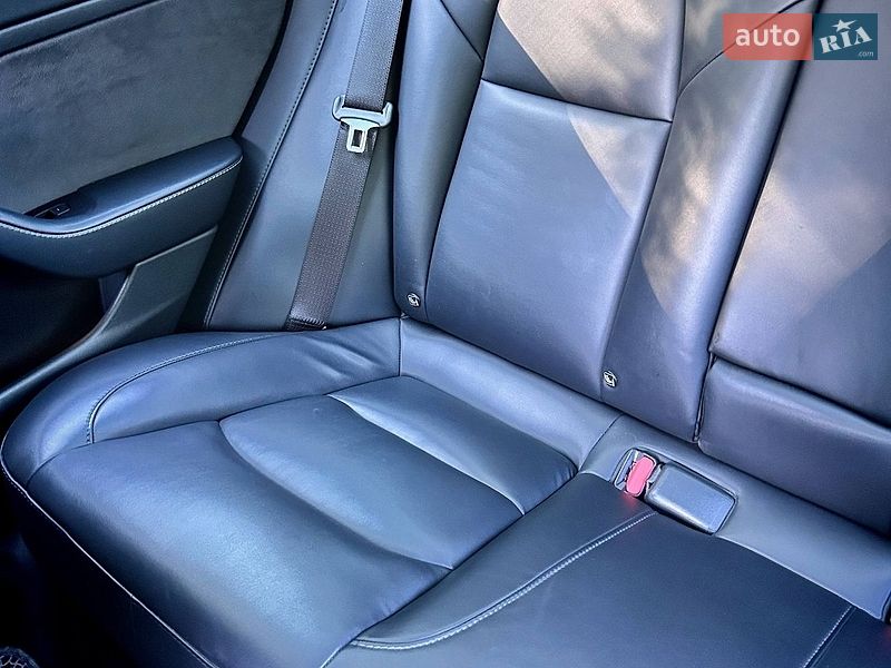 Седан Tesla Model 3 2022 в Валках
